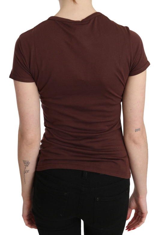 Brown short sleeve t-shirt on a woman's back
