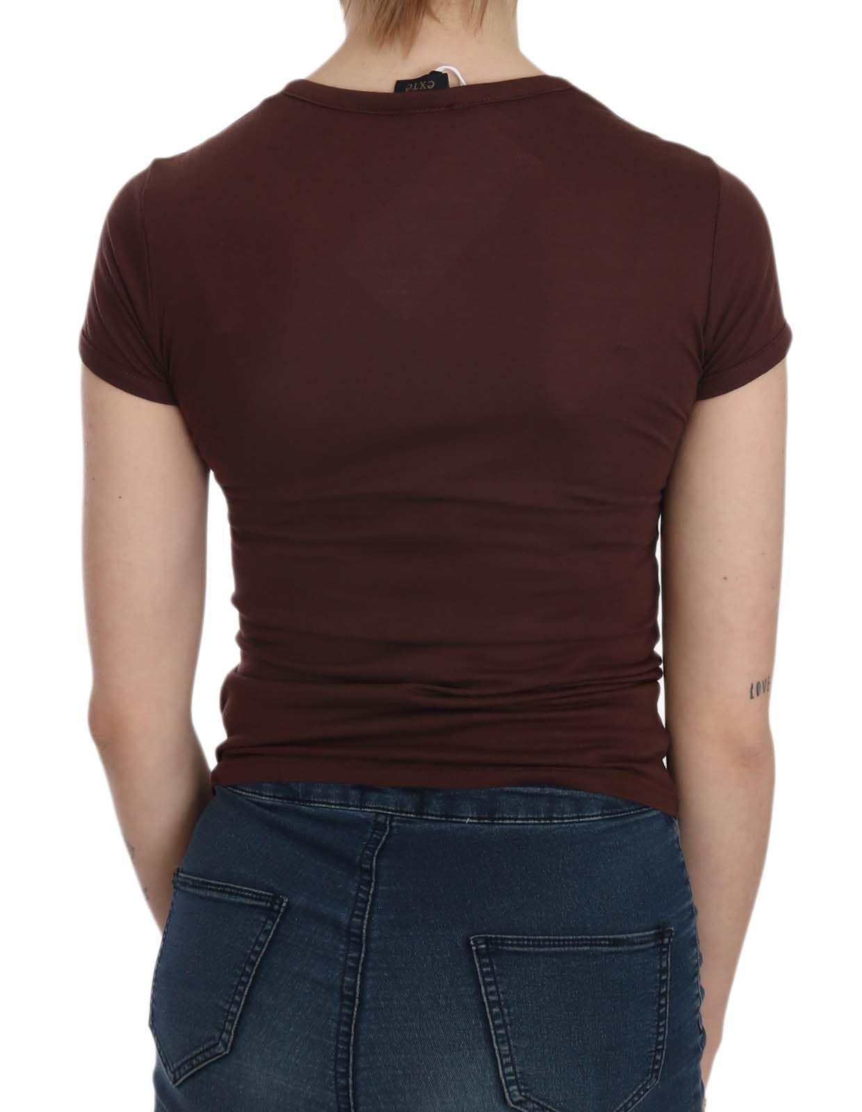 Woman wearing brown shirt and blue jeans