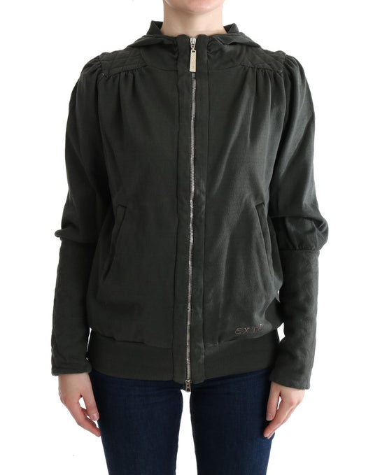 Woman wearing a dark green jacket with hood