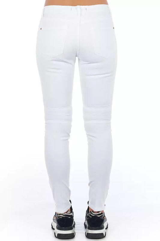 White skinny jeans on a mannequin