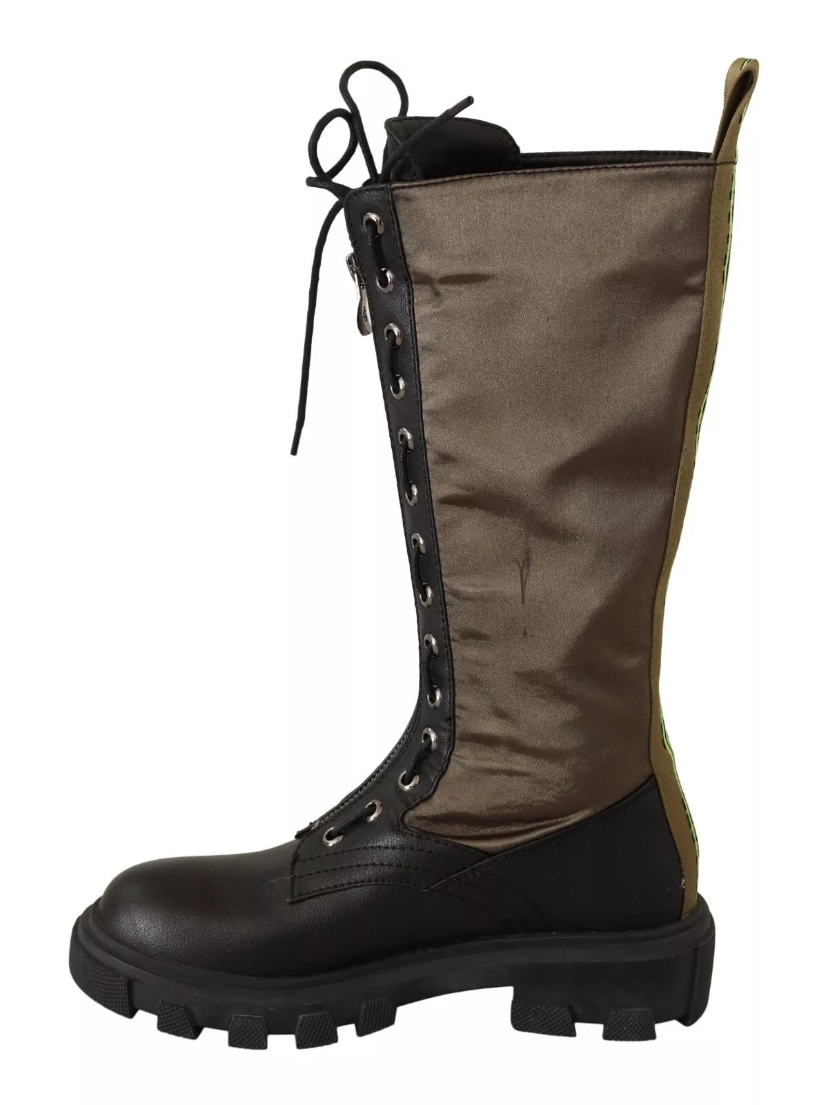 Boot with laces and buckle closure