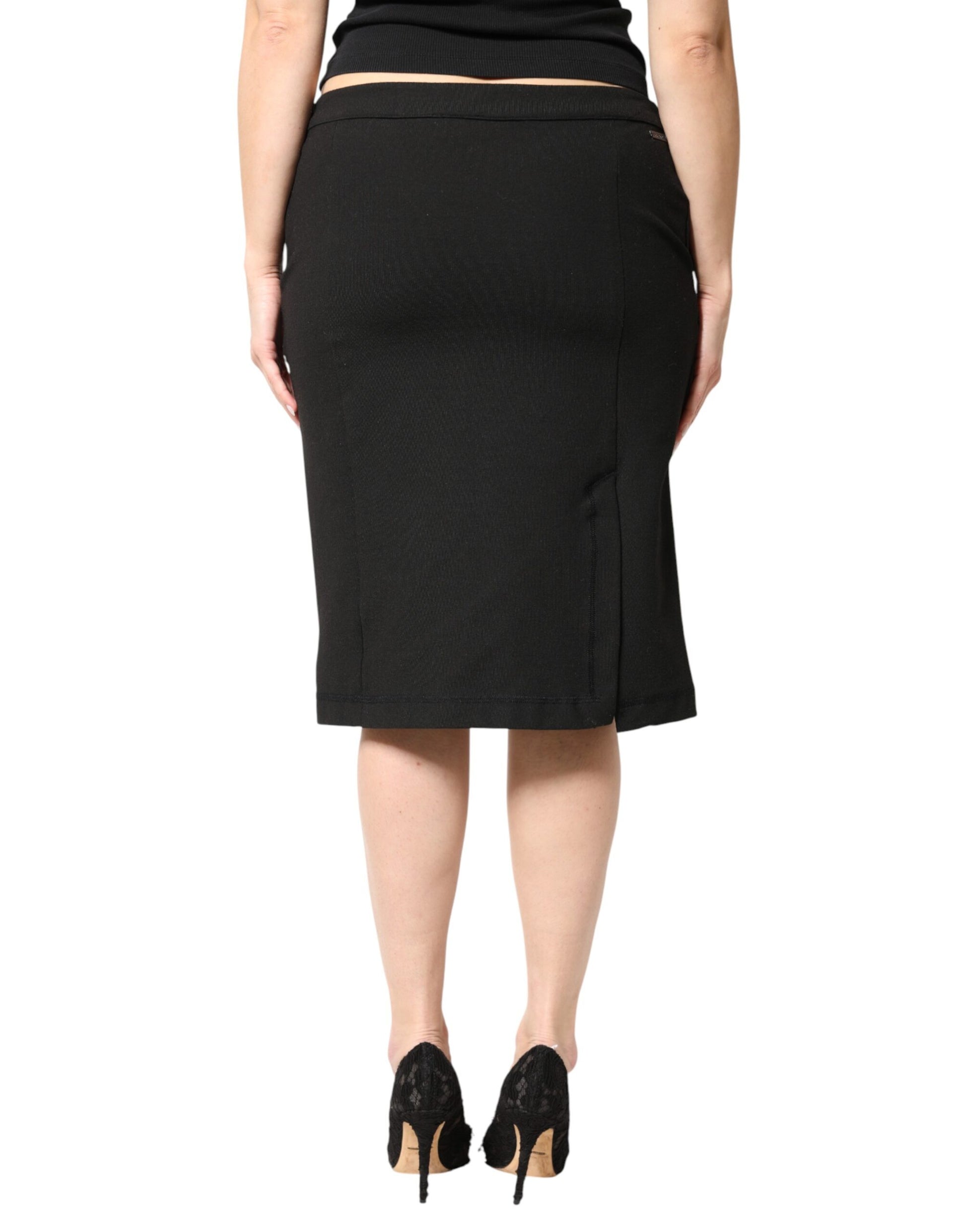 Black skirt on a mannequin