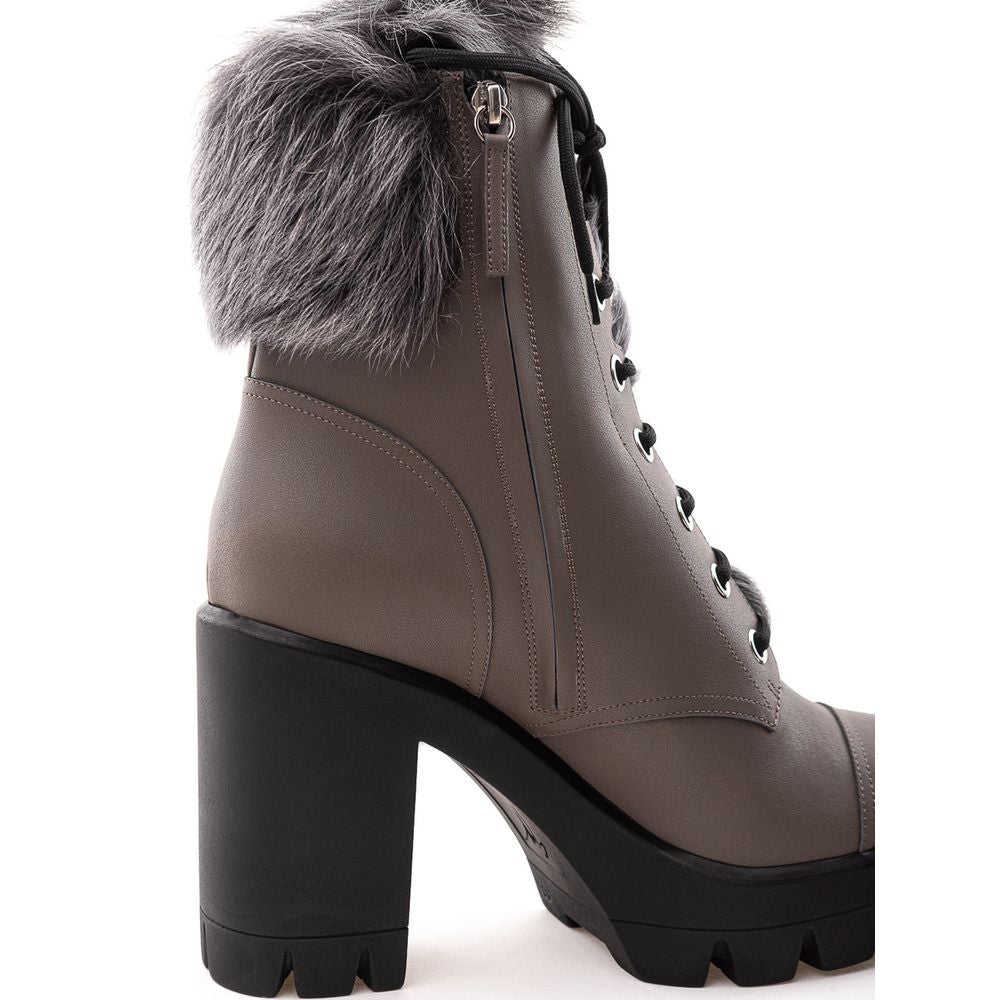 Fur lined boot with chunky heel