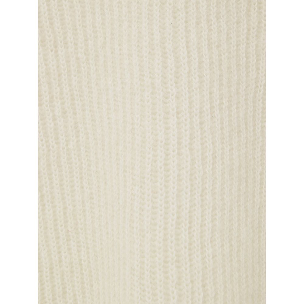 Knitted beige blanket