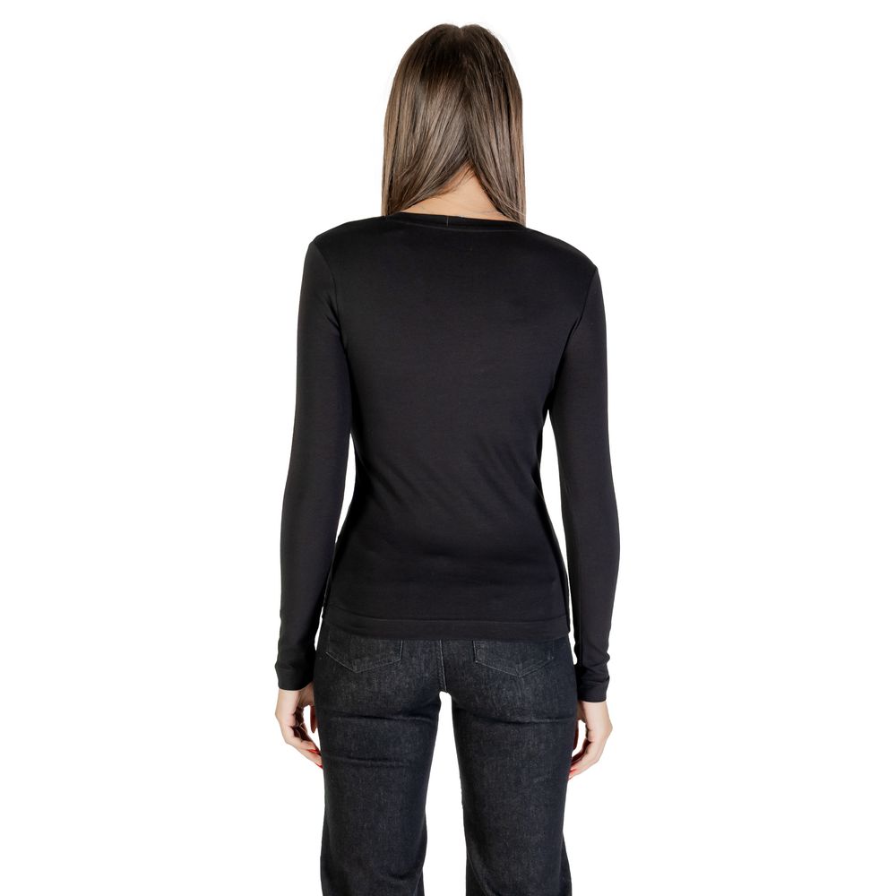 A black long sleeved t-shirt on a mannequin