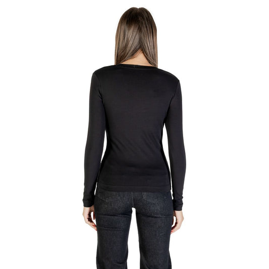 A black long sleeved t-shirt on a mannequin