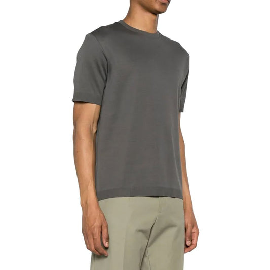 A gray cotton t-shirt with short sleeves, worn by a mannequin