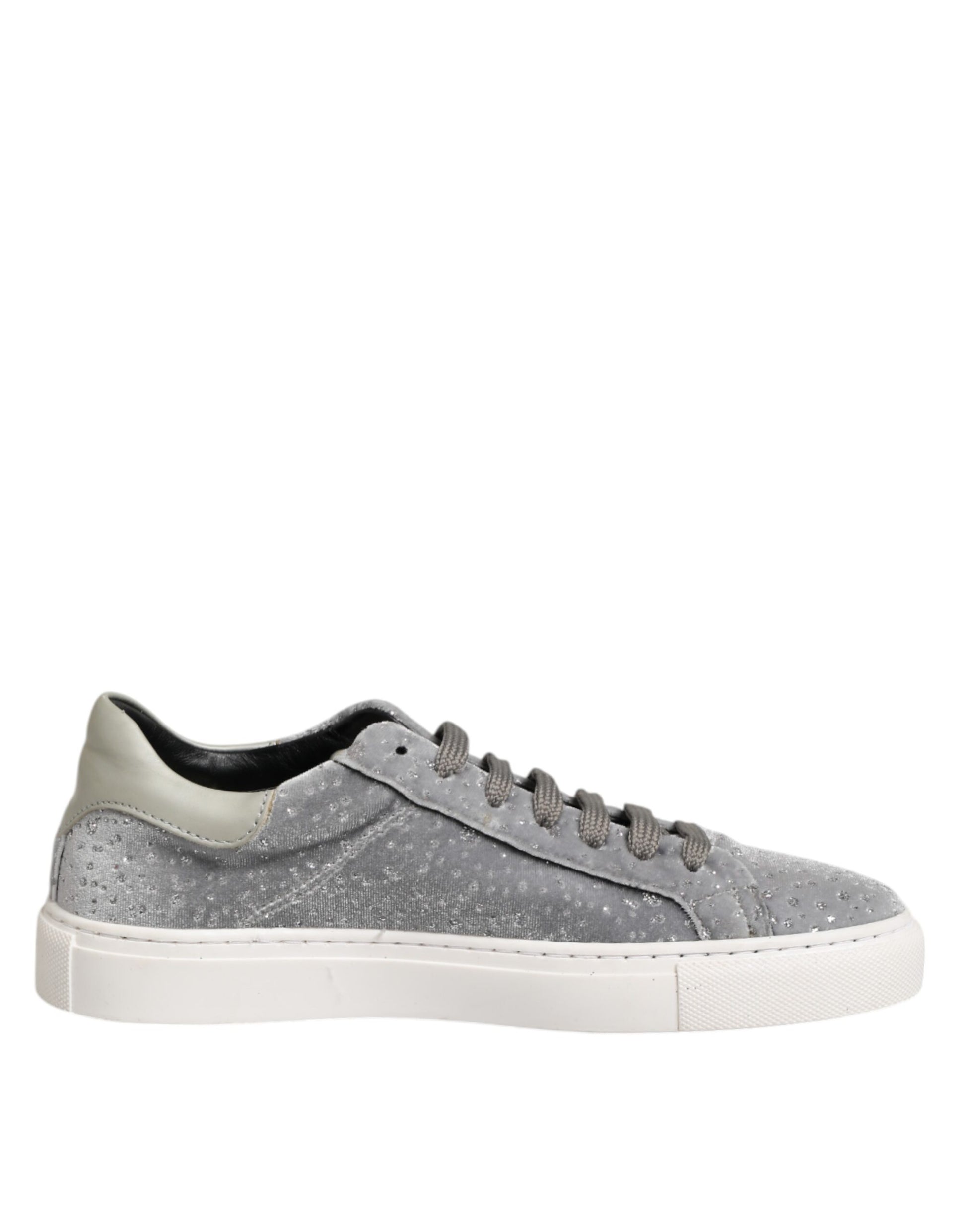 High top sneaker with lace closure