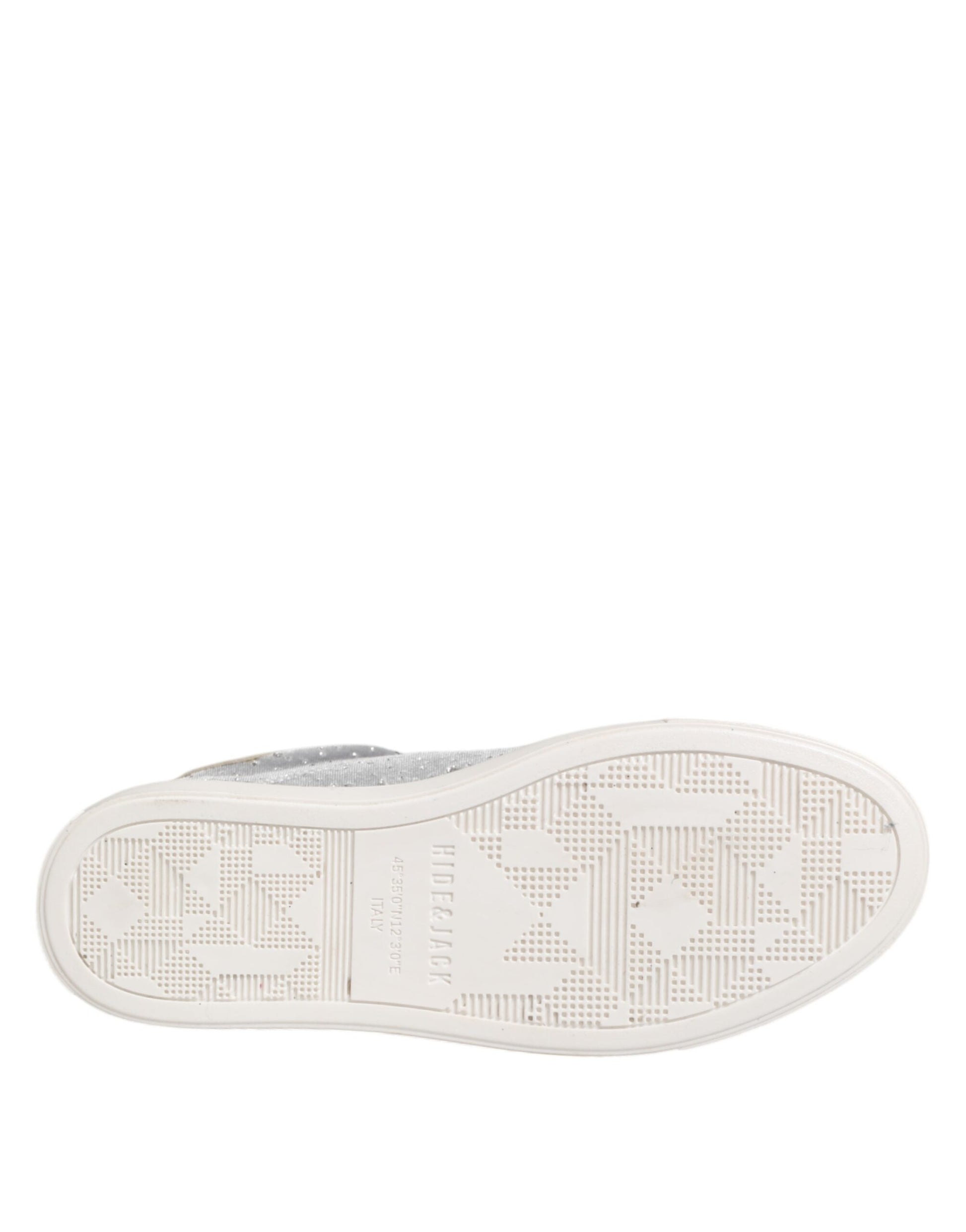 White sneaker with patterned sole