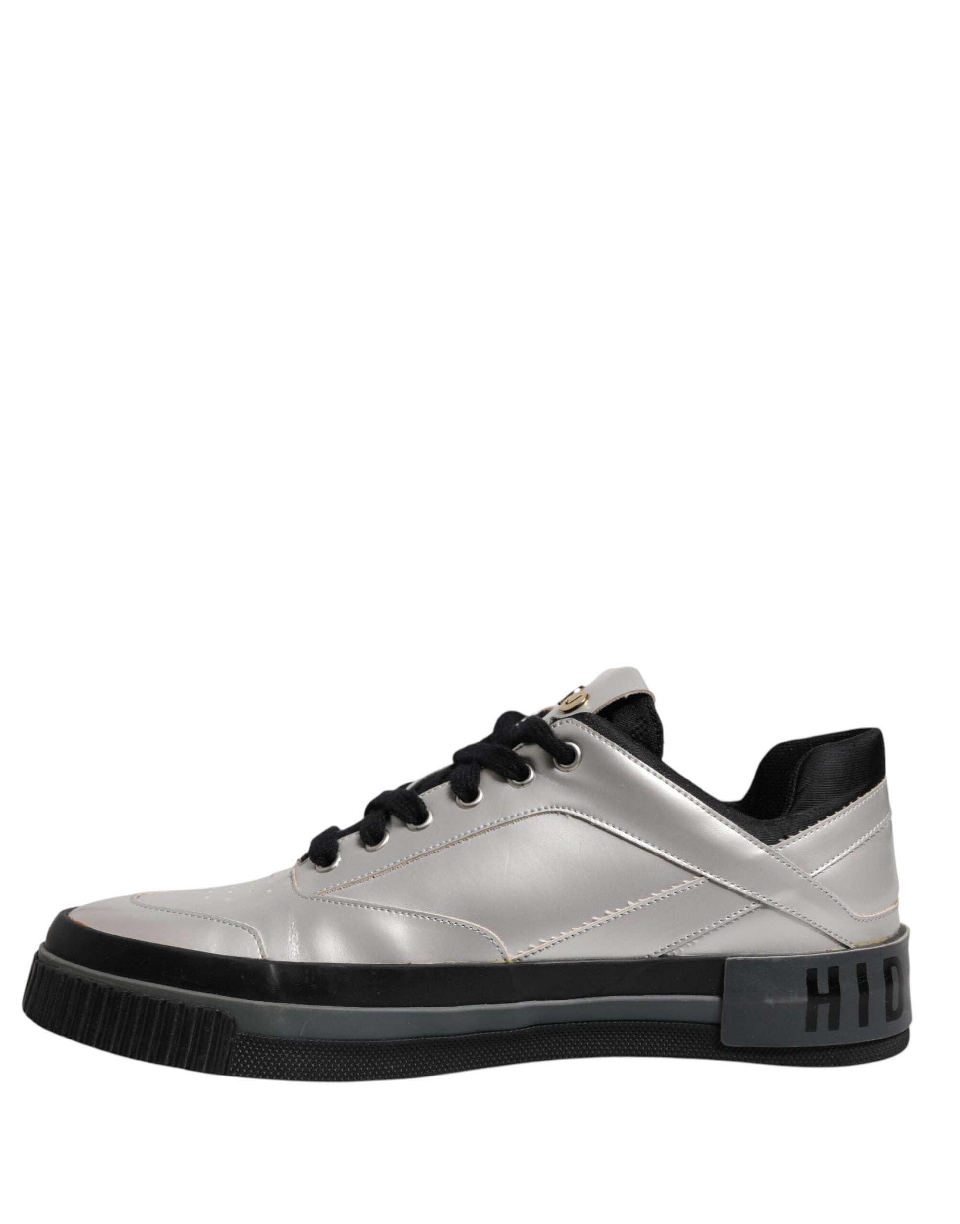 Silver sneaker with black laces