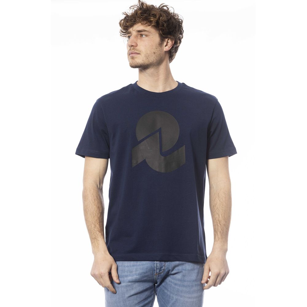 Man wearing dark blue t-shirt with white logo on front
