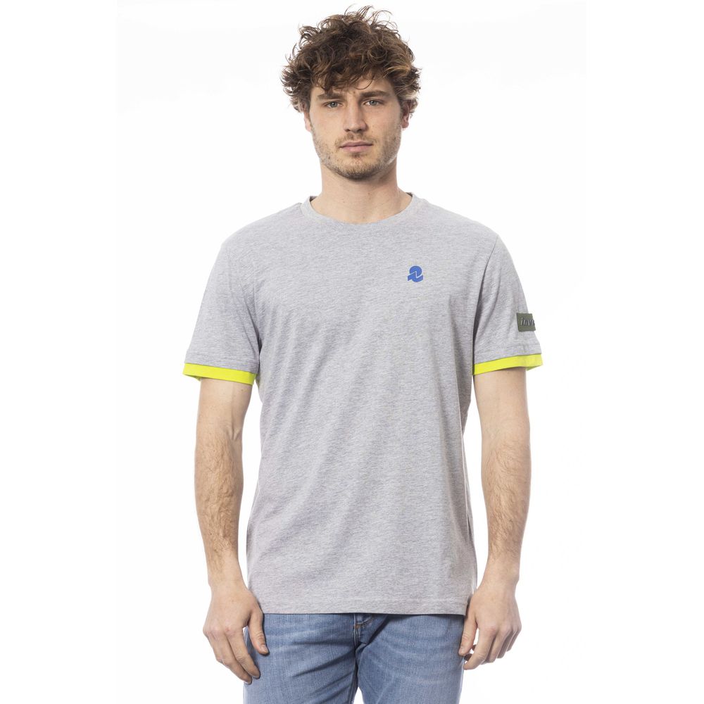 Man wearing gray t-shirt with yellow sleeves