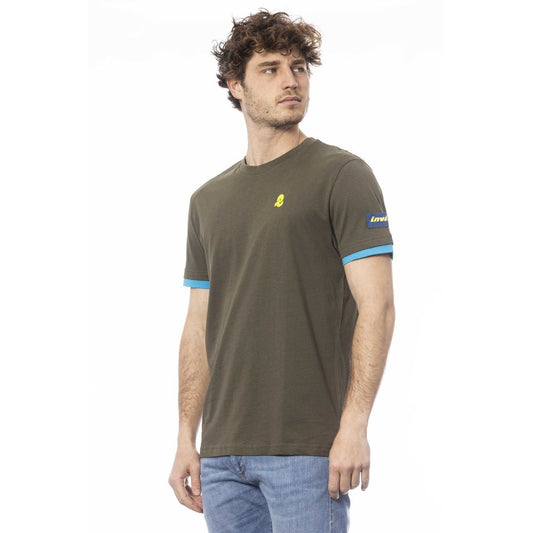 Man wearing green t-shirt with blue trim