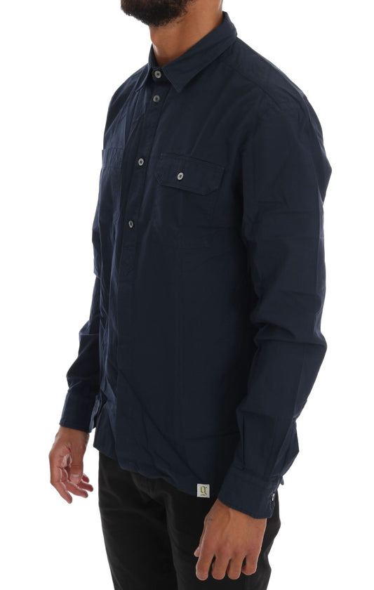 Man wearing dark blue shirt with long sleeves