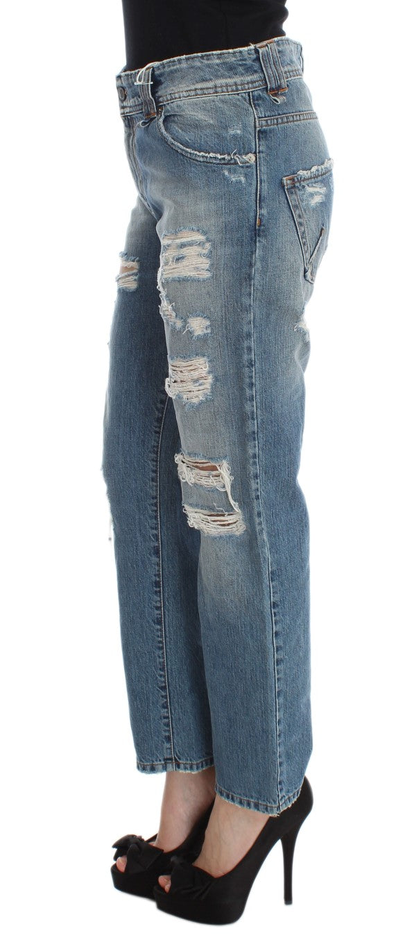 Woman wearing distressed blue jeans