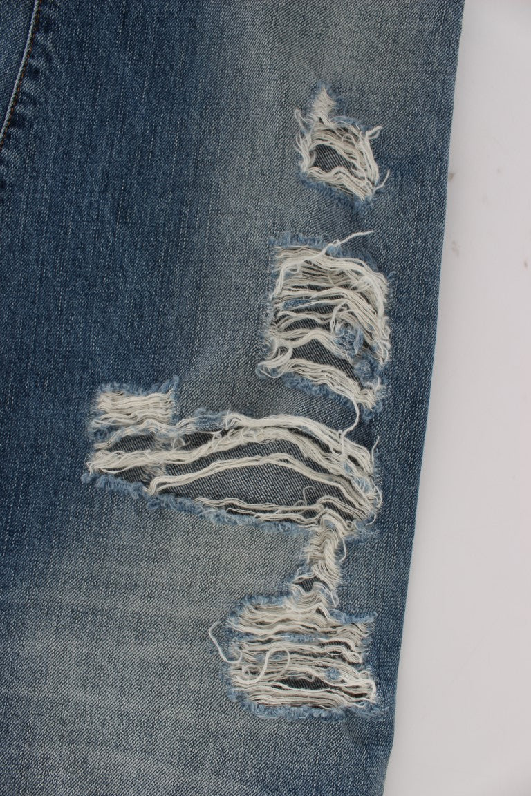 Denim jeans with distressed knee area