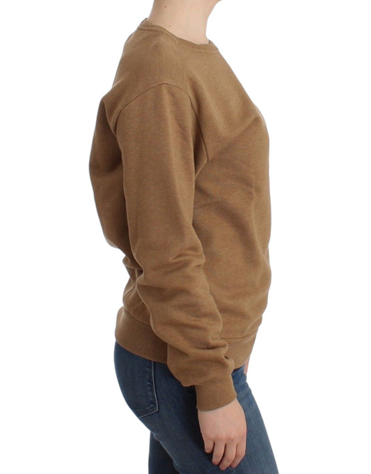 Brown long sleeve sweatshirt on a person