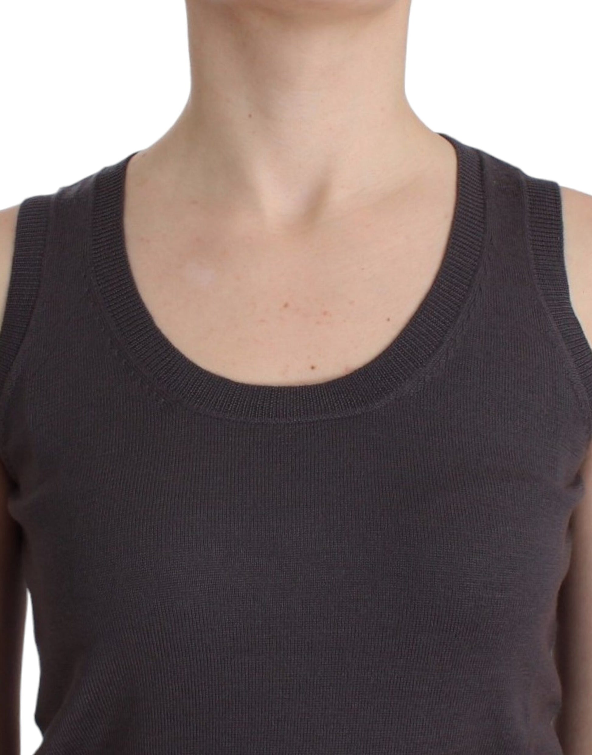 Woman wearing a dark gray tank top