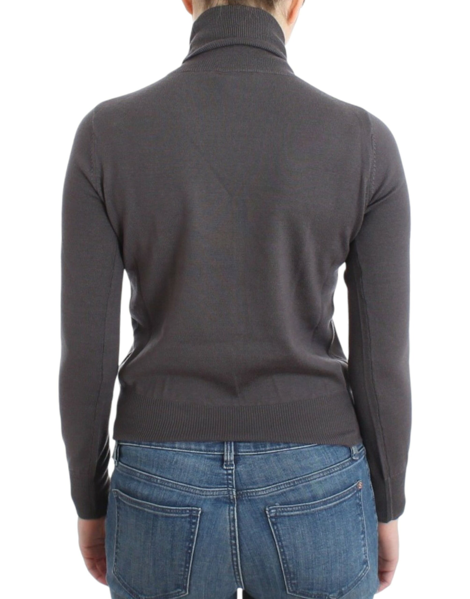 Woman wearing a dark gray turtleneck sweater