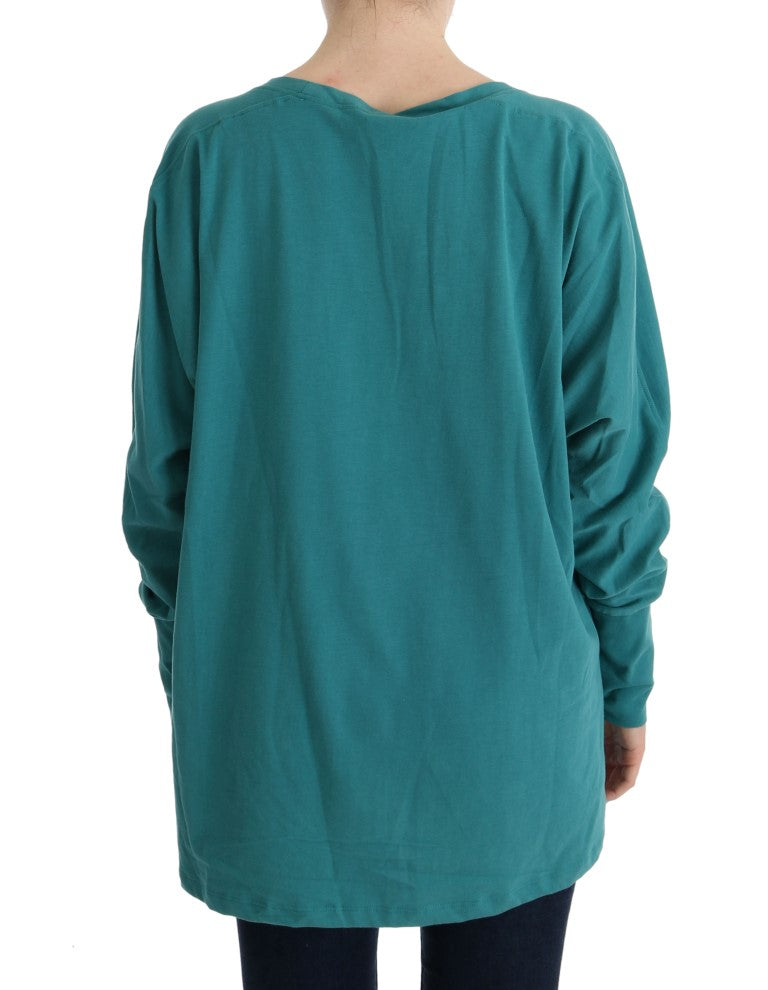 Long sleeve teal shirt on a person