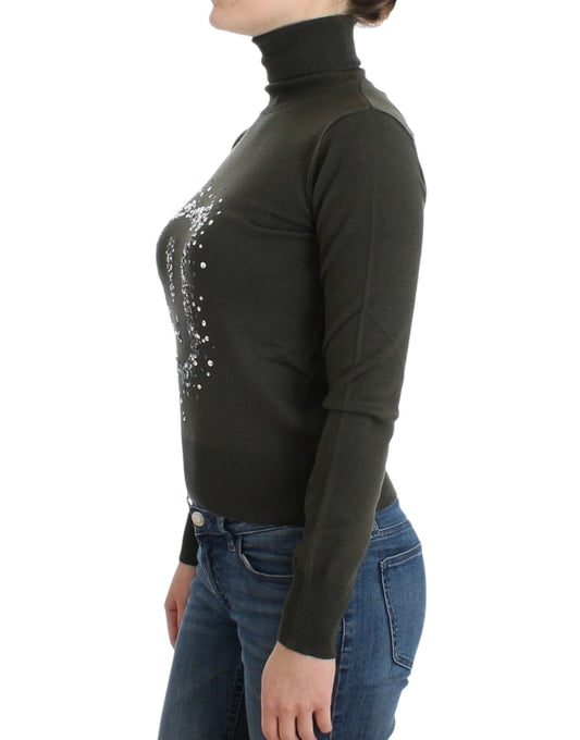 Long sleeve turtleneck sweater in dark color
