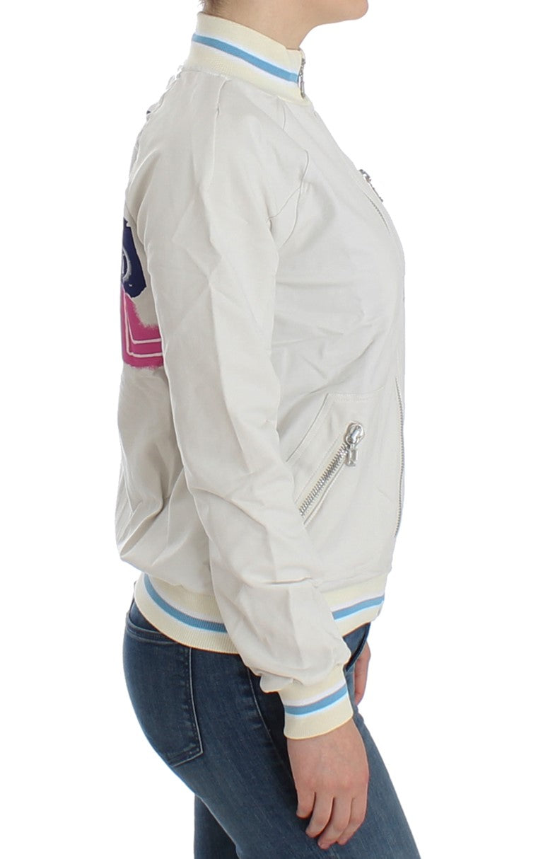 Woman wearing a white jacket with pink and blue accents