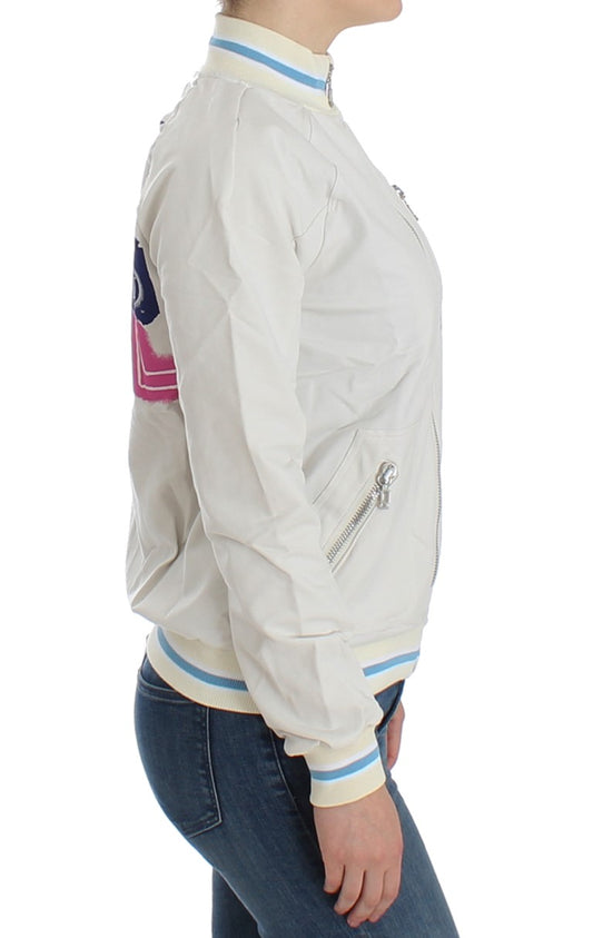 Woman wearing a white jacket with pink and blue accents