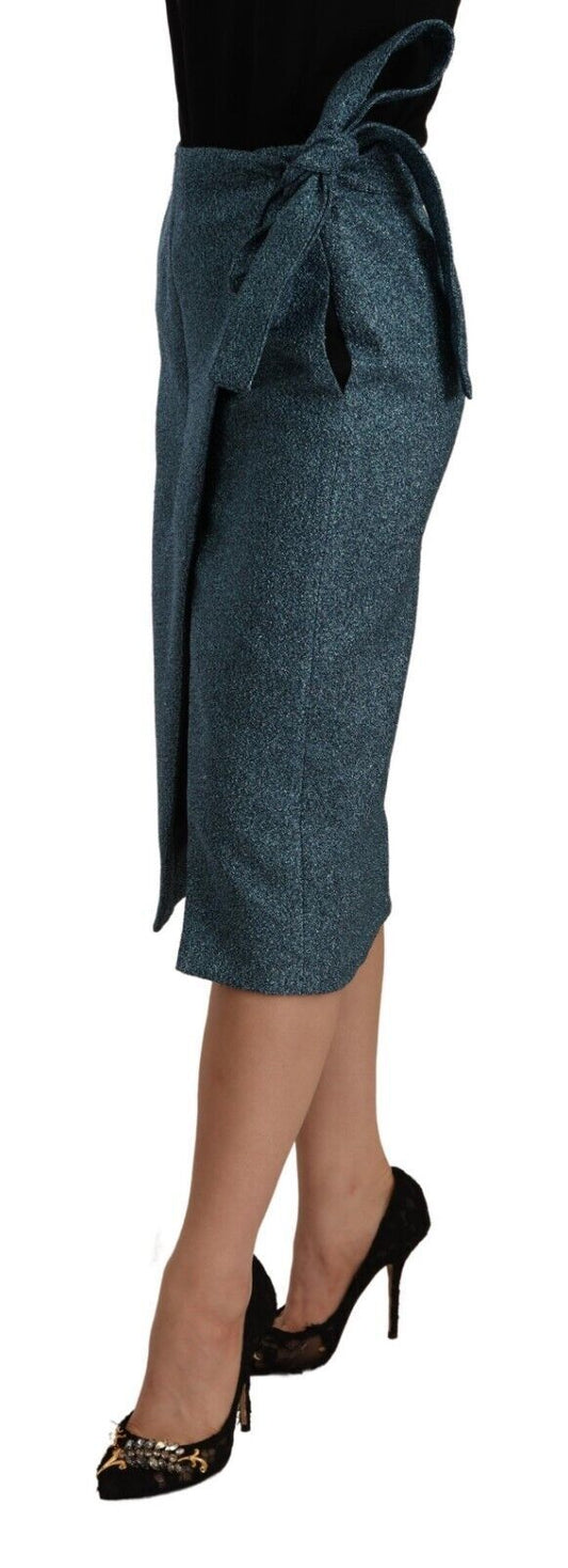 Woman wearing a black skirt with ruffled hem