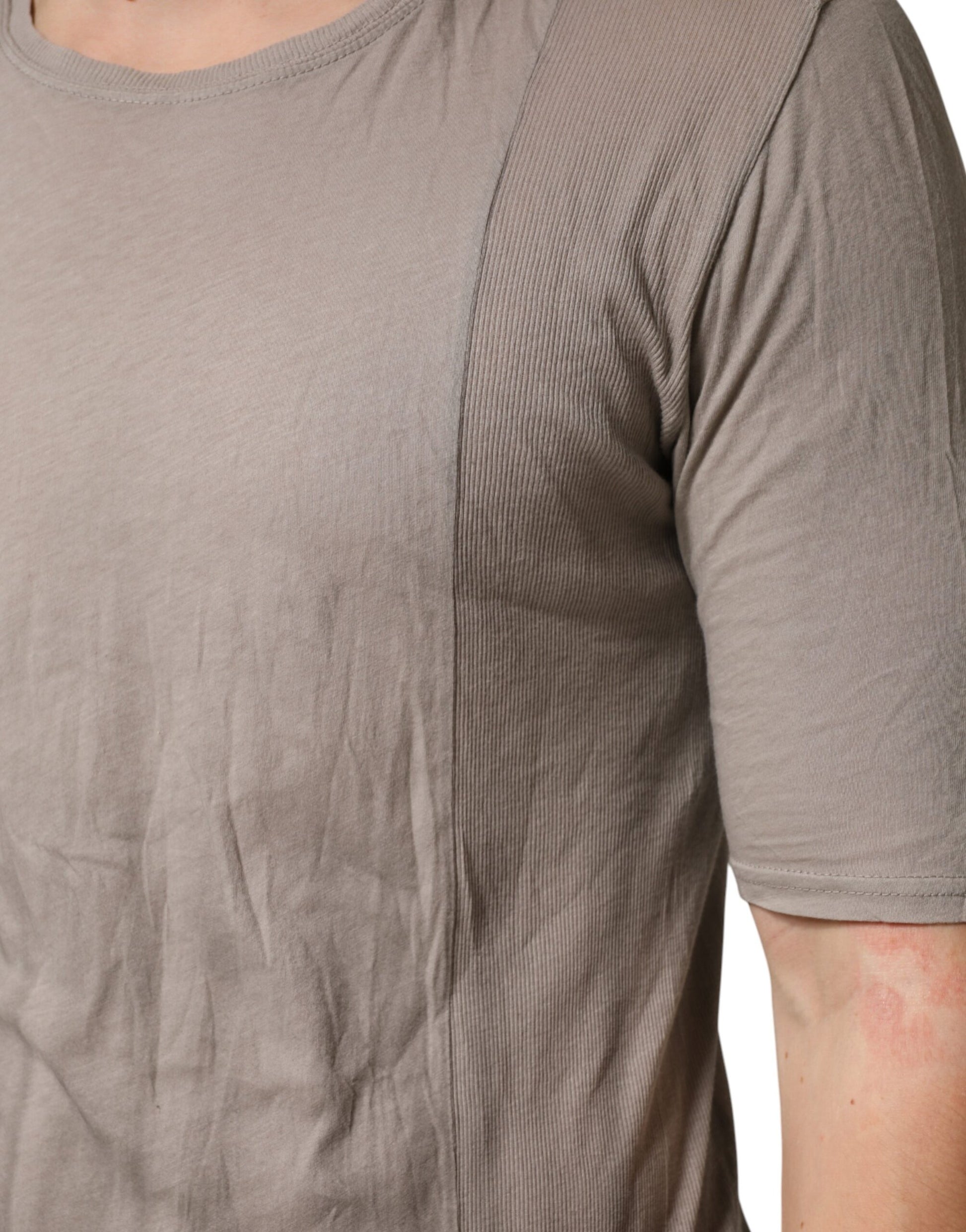 Man's short sleeve shirt