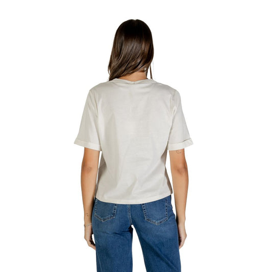 Woman wearing white t-shirt and blue jeans