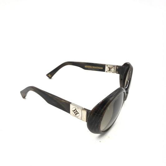 Sunglasses with metal accents on arms