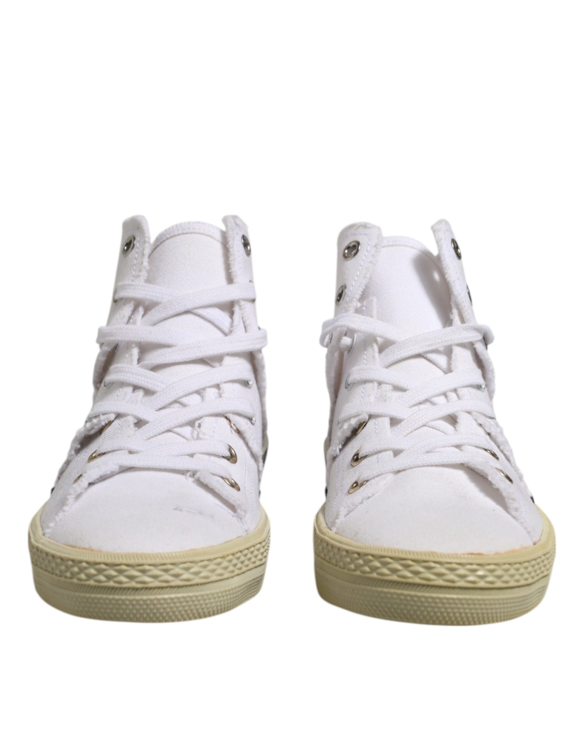 White sneakers with white laces