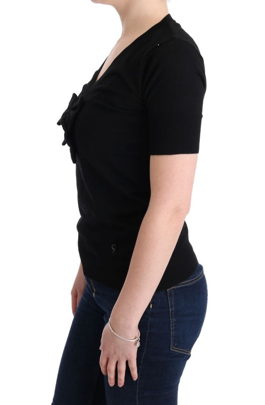 Woman wearing black shirt and blue jeans