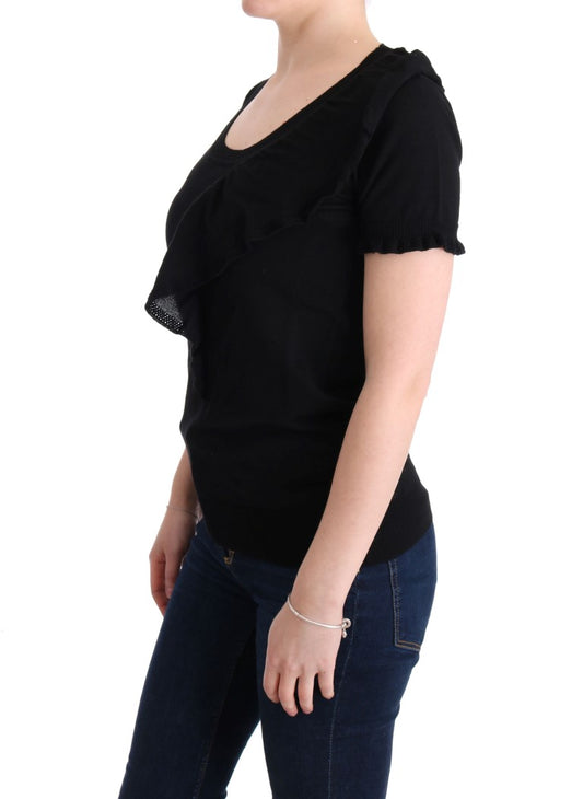 Woman wearing black shirt and jeans