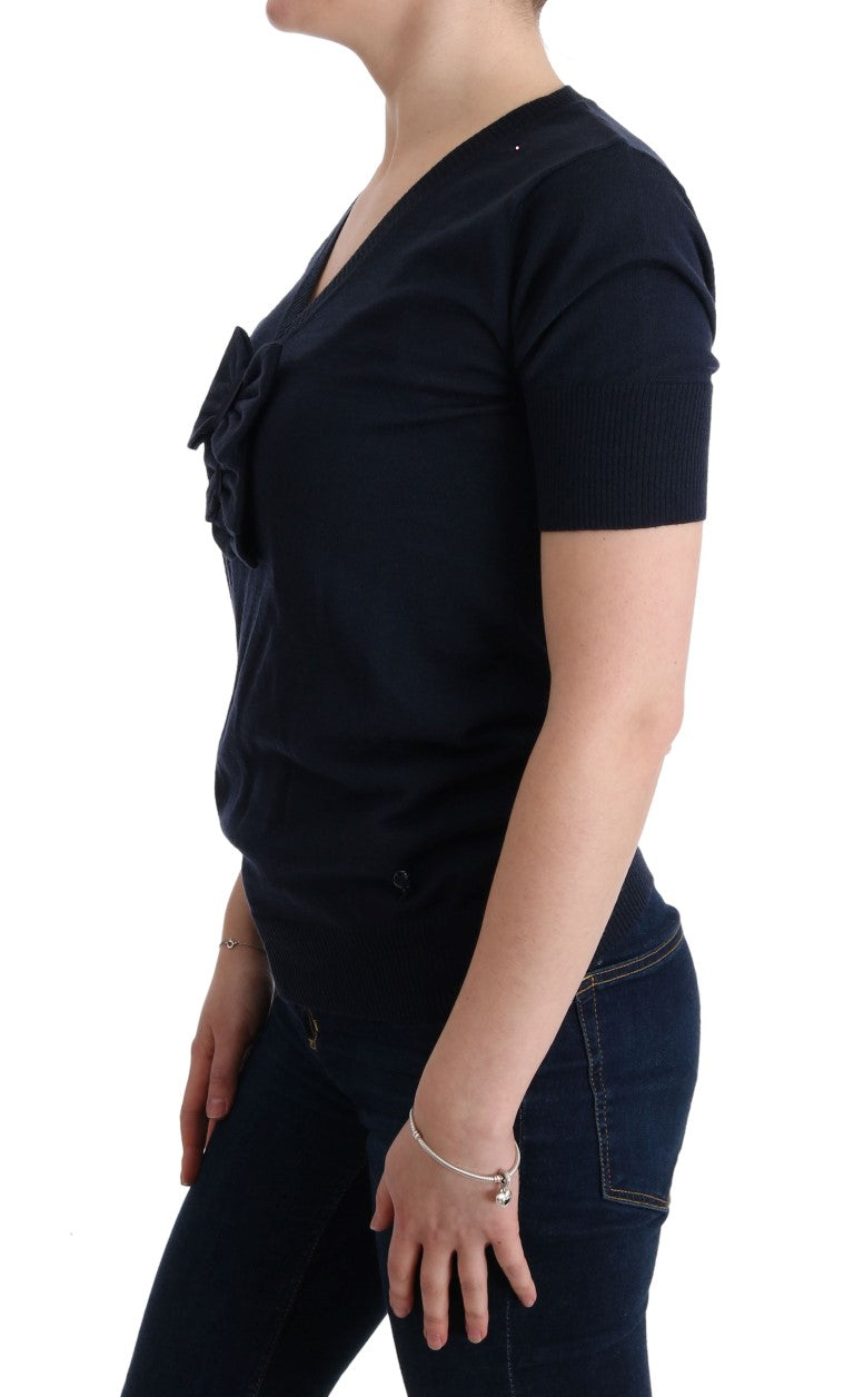 Woman wearing black shirt and jeans