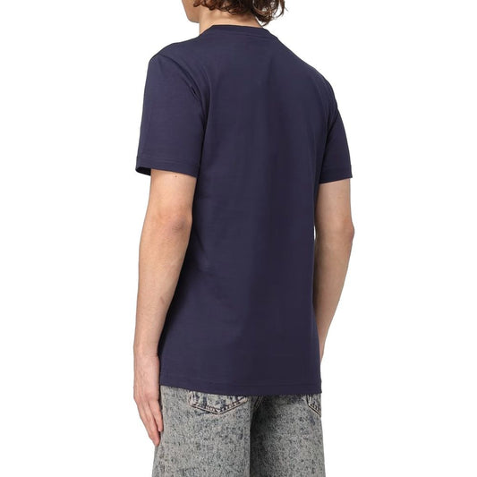 Man wearing dark blue t-shirt