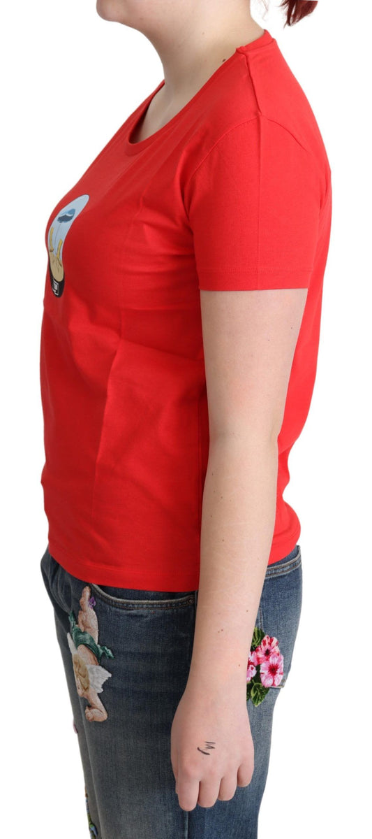 Woman wearing red shirt and jeans
