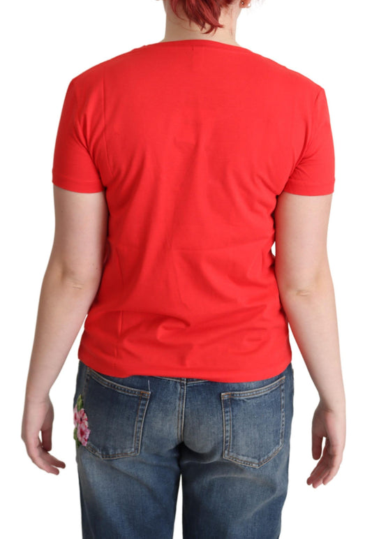Red t-shirt on woman wearing blue jeans