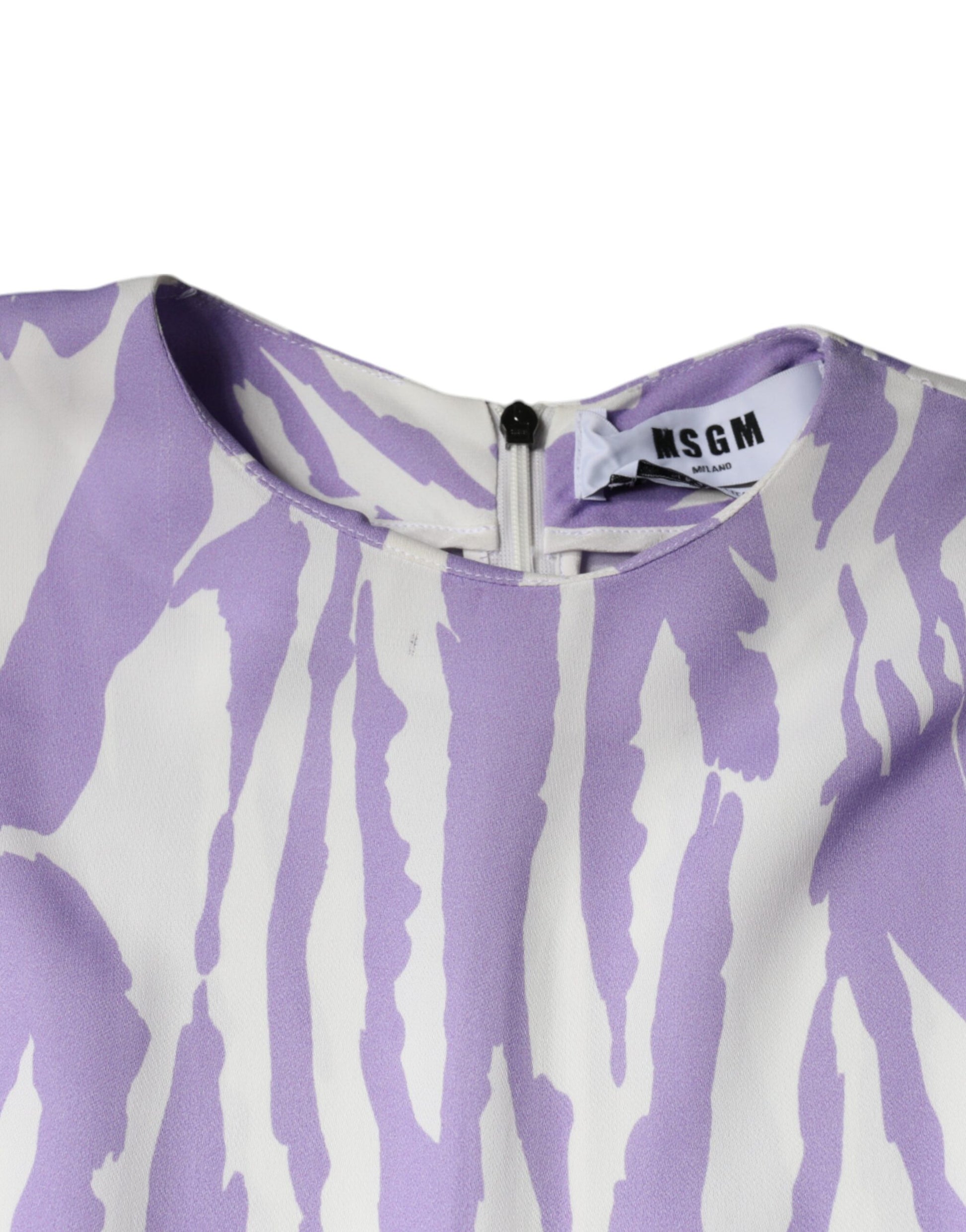 A purple and white patterned maxi dress with short sleeves, made of viscose