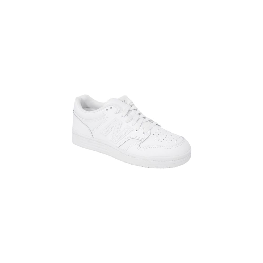 White sneaker with white laces