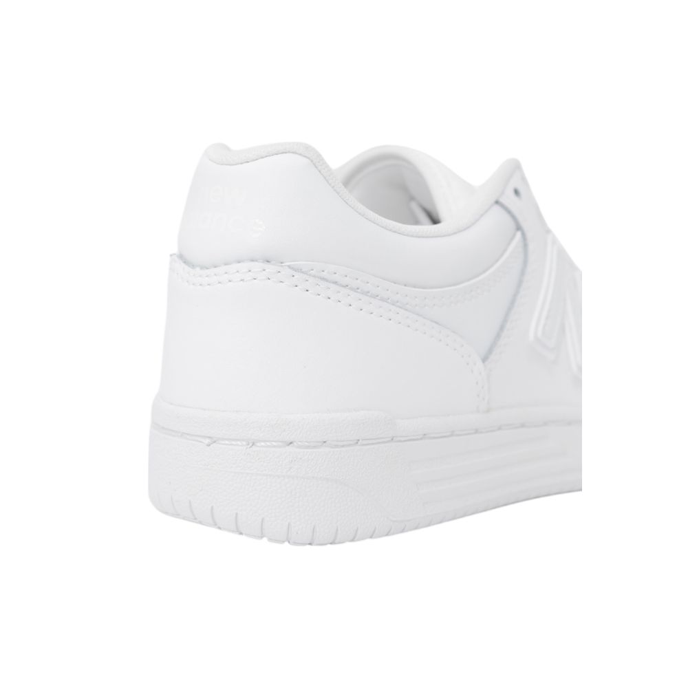 White sneaker with white laces