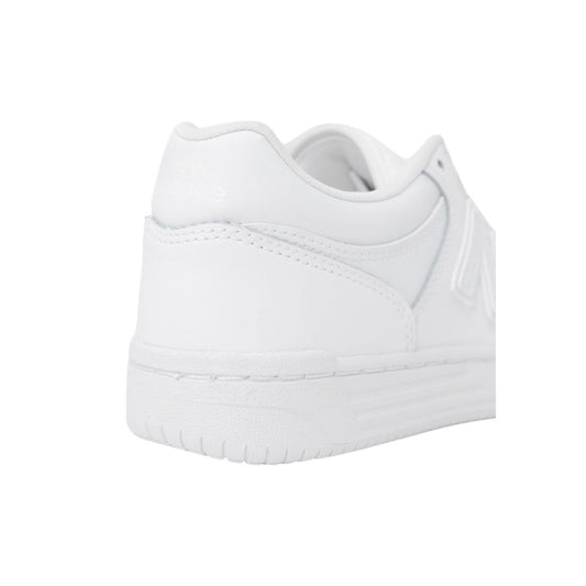 White sneaker with white laces