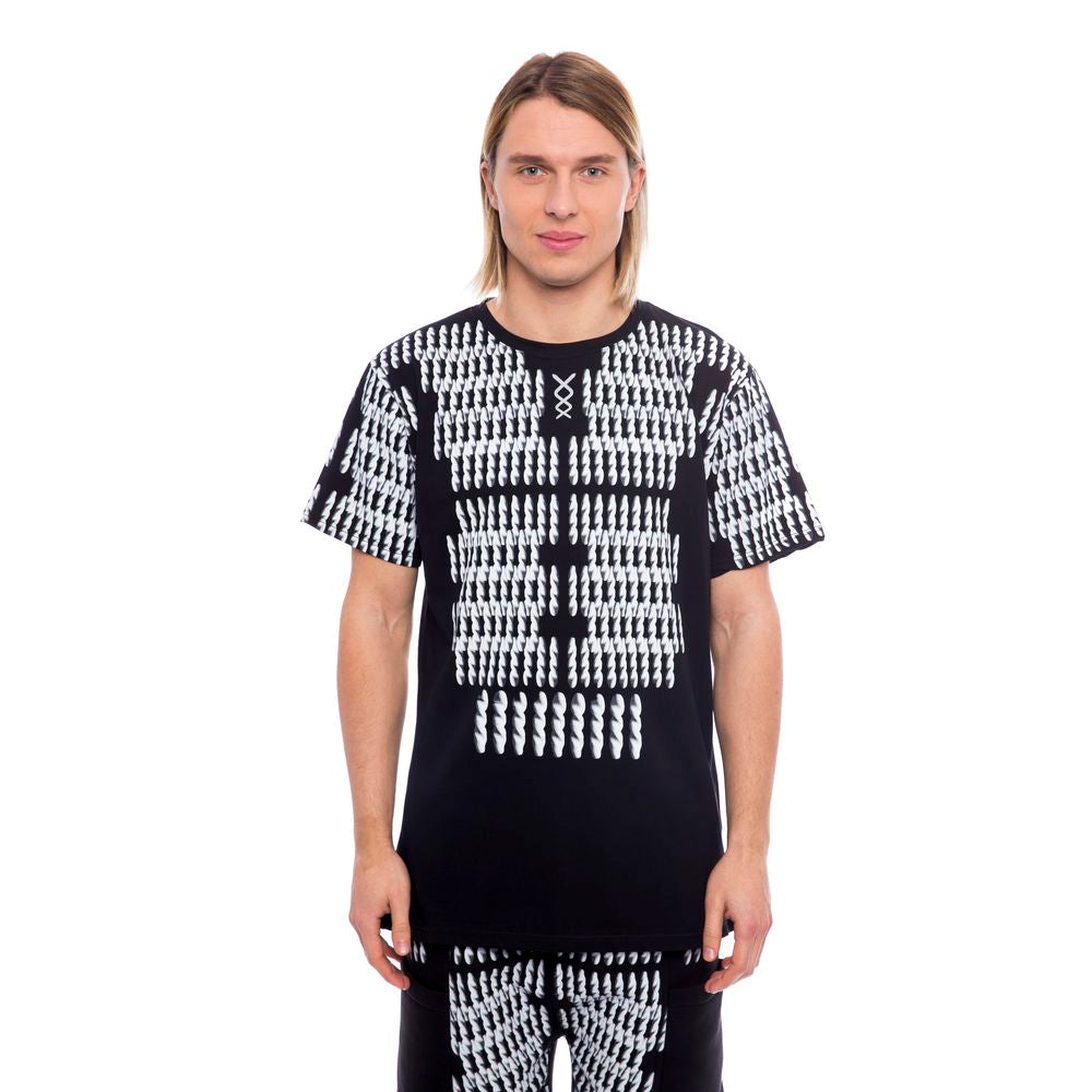 Black and white patterned outfit with long sleeves