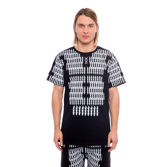 Black and white patterned outfit with long sleeves