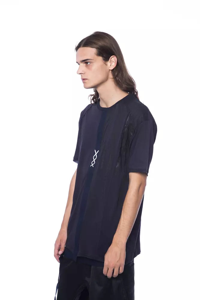 Man wearing dark blue t-shirt with white logo on front