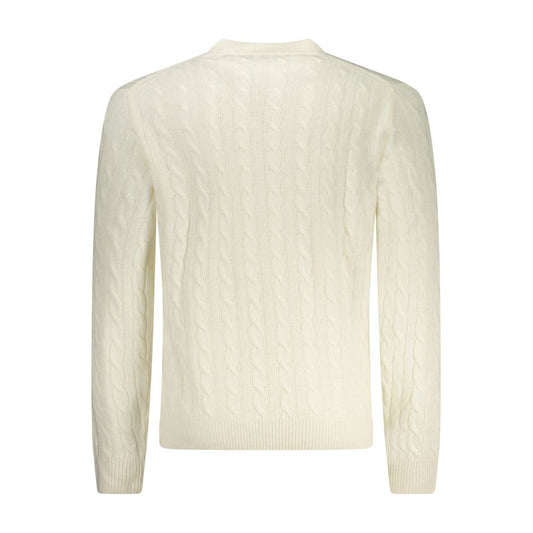 Cable knit sweater in cream color