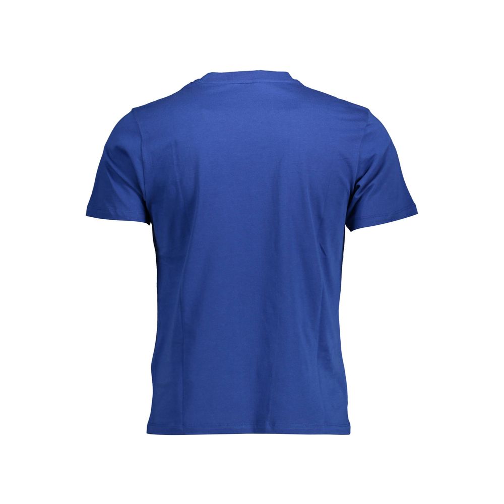 Blue short sleeved shirt on a mannequin
