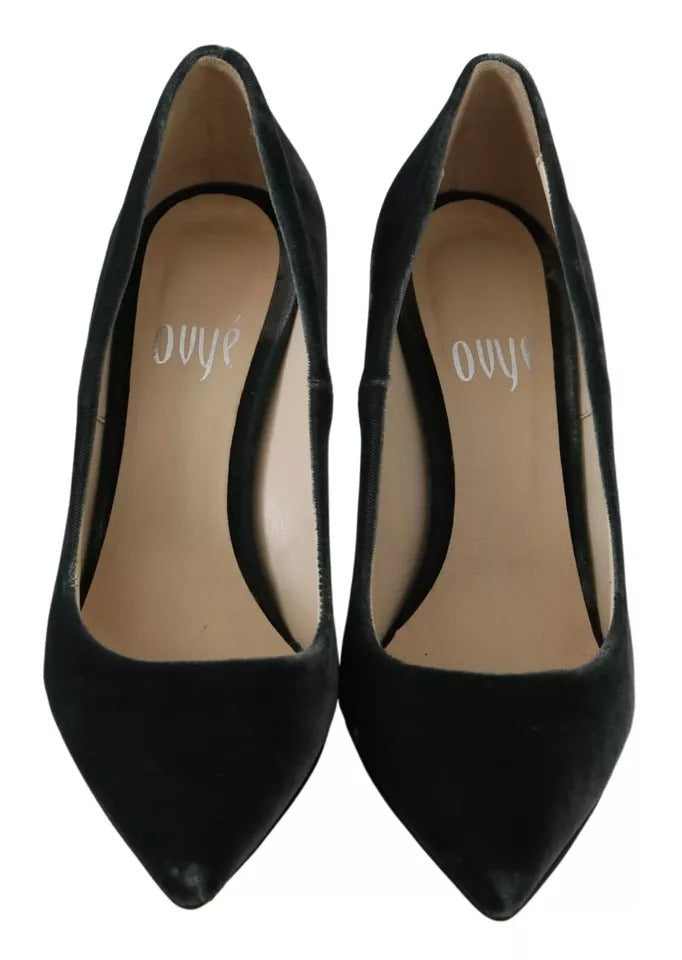 Black velvet dress shoes with stiletto heels, featuring a pointed toe and ankle straps