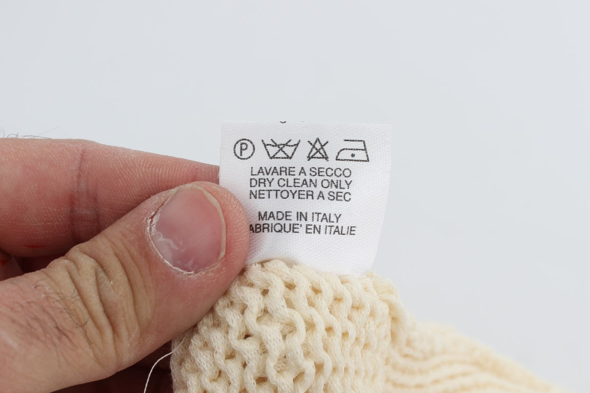 Hand holding a tag on a knitted item