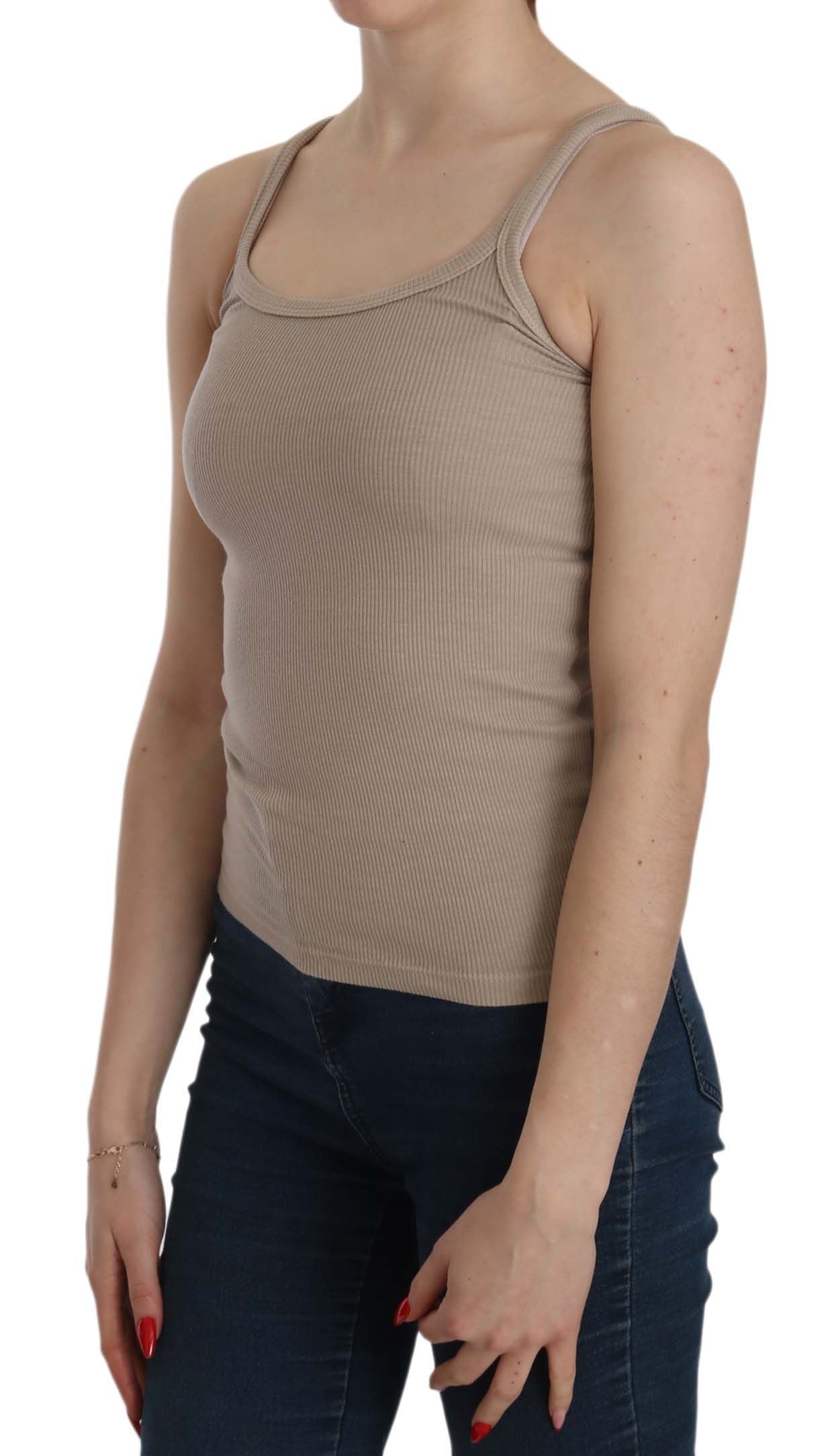Woman wearing a beige tank top